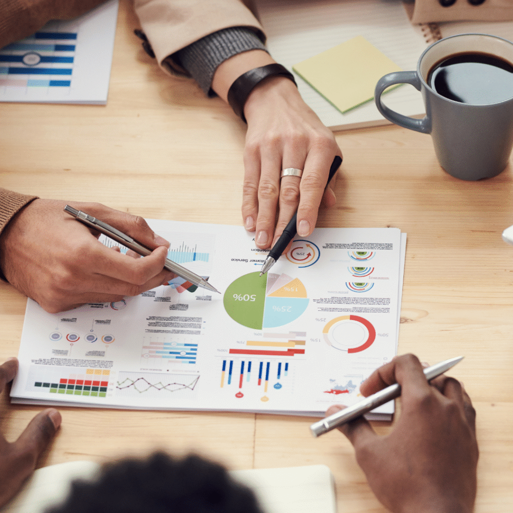 استراتيجيات التسويق الالكتروني: دليلك الشامل للوصول لجمهورك المستهدف 2025